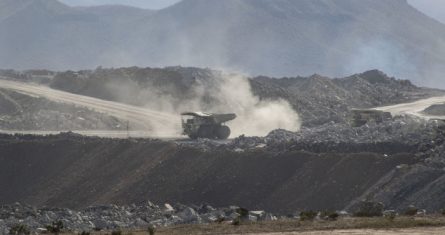 Camiones gigantes de la minera Peñasquito.