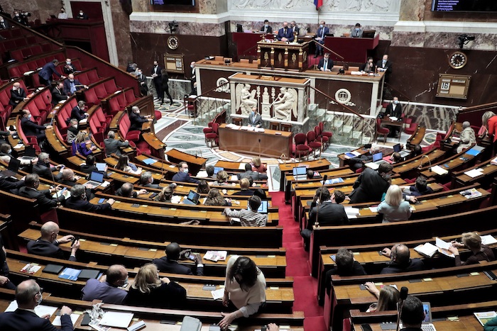 Vista del Parlamento francés durante la votación, el domingo, de la nueva legislación sobre las restricciones para poner freno a la COVID-19.