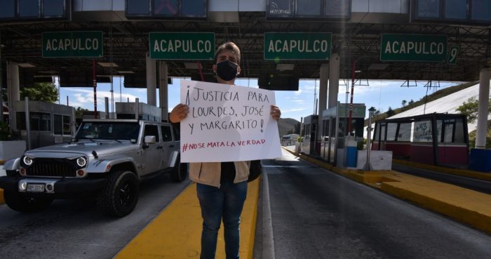 Periodistas de Chilpancingo se manifestaron por los homicidios de los comunicadores José Luis Gamboa, Margarito Martínez y Lourdes Maldonado, ocurridos en lo que va el mes, en la caseta de Palo Blanco de Chilpancingo, Guerrero.