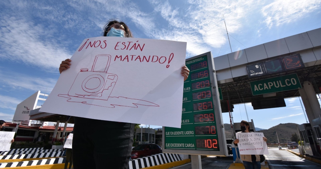 Periodistas de Chilpancingo se manifestaron el 24 de enero de 2022 por los homicidios de los comunicadores José Luis Gamboa, Margarito Martínez y Lourdes Maldonado, en la caseta de Palo Blanco.