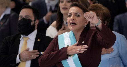 Xiomara Castro juramenta como la primera mujer Presidenta de Honduras en el Estadio Nacional de Tegucigalpa, Honduras, el jueves 27 de noviembre de 2022.