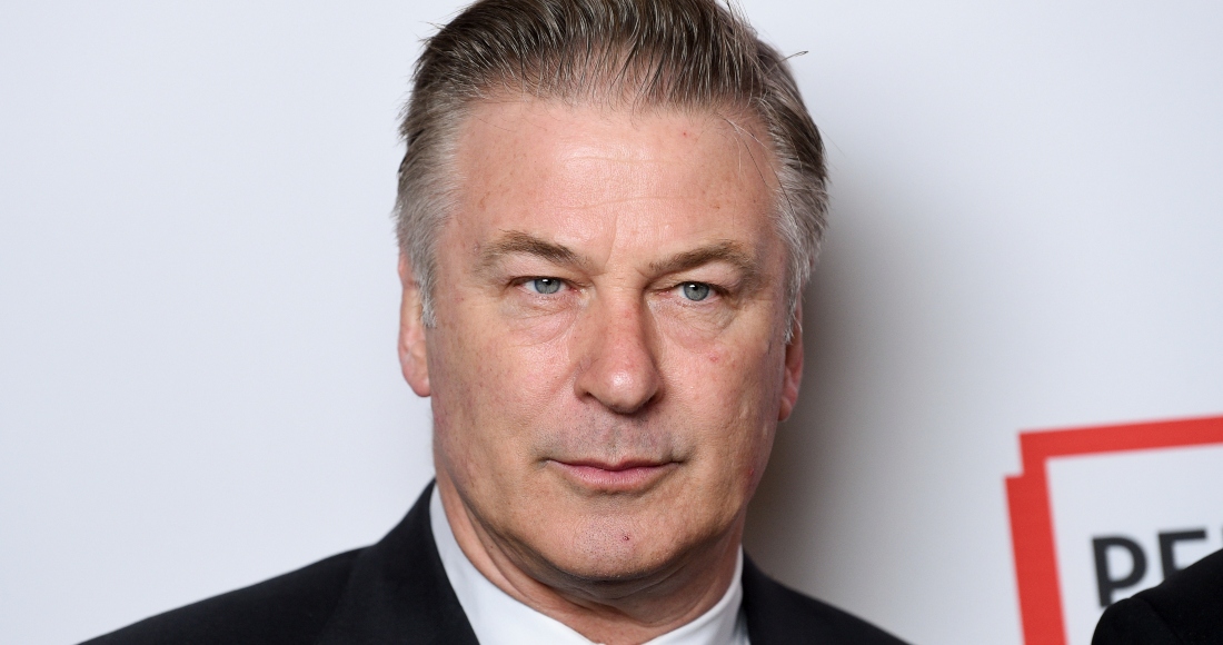 Hace unas semanas, el actor Alec Baldwin fue acusado nuevamente de homicidio involuntario en relación con el tiroteo sucedido en el set de la película Rust, en 2021, que provocó el fallecimiento de la directora de fotografía Halyna Hutchins, mientras que el director Joel Souza resultó herido. Foto: AP