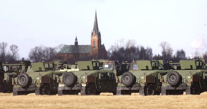 Efectivos Estadounidenses De La da División Aerotransportada Y Que Se Desplegó En Fecha Reciente En Polonia Debido a Las Tensiones Entre Rusia Y Ucrania Se Han Instalado En Un Aeropuerto Militar En Mielec En El Sureste De Polonia El Sábado De Febrero De