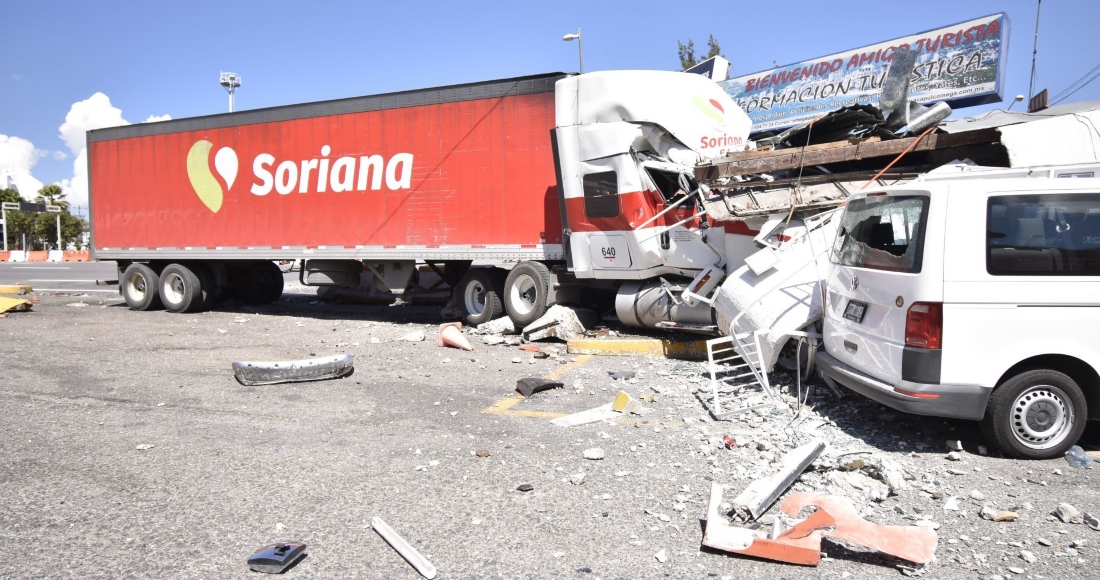 El pasado 4 de febrero, un tráiler de carga comercial fue estrellado luego del enfrentamiento entre estudiantes de Ayotzinapa y elementos de la Guardia Nacional (GN) en la caseta de Palo Blanco.