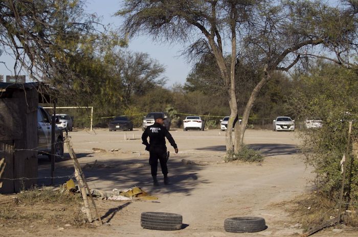 La búsqueda de más cadáveres continúa en el lugar.