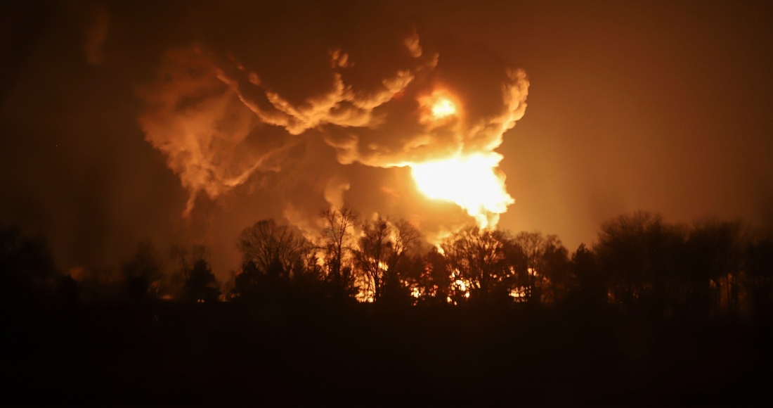 Un Incendio En Un Depósito De Petróleo Después De Un Ataque Con Misiles Rusos En Vasilkov Al Suroeste De Kiev