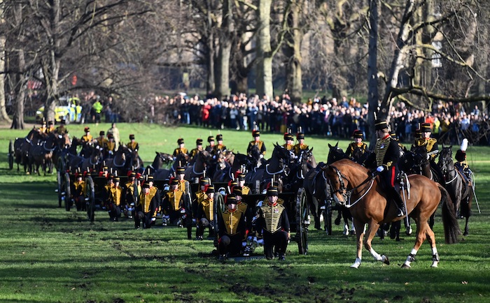 Los Cañonazos Fueron Disparados Un Día Después De Que Isabel Ii Cumpliera Los Años De Su Llegada Al Trono Ocurrida Tras La Muerte De Su Padre El Rey Jorge Vi El De Febrero De