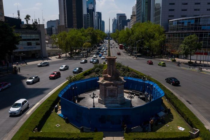 Toma Aérea De La Glorieta De Colón Vacía Sobre Paseo De La Reforma Avenida Ubicada En La Ciudad De México