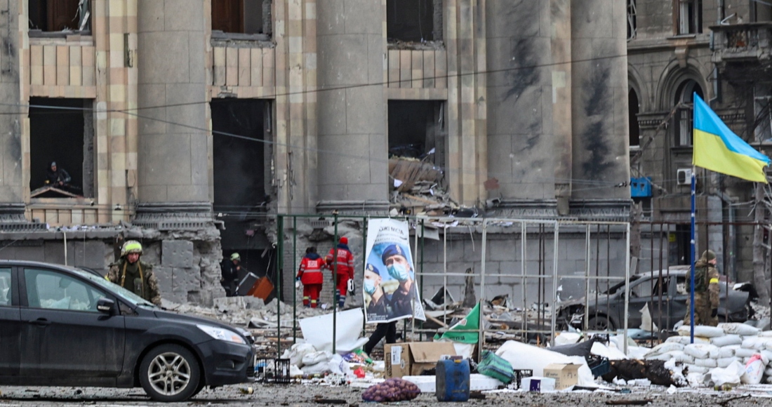 Daños ocasionados por los bombardeos rusos sobre el centro de la ciudad ucraniana de Járkov.