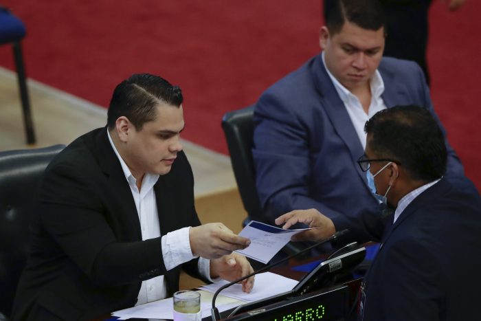 El Diputado Del Partido Oficialista Nuevas Ideas Caleb Navarro i Participa En Una Sesión Extraordinaria Del Congreso Salvadoreño Hoy En San Salvador el Salvador