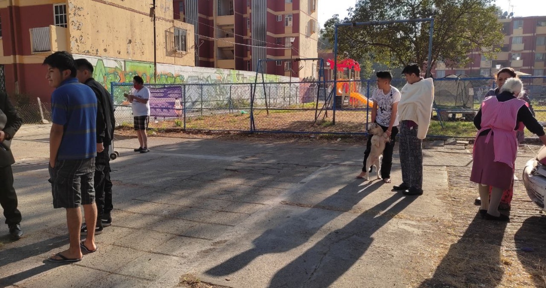 Vecinos de la Alcaldía Coyoacán de la Ciudad de México salieron de sus casas al escuchar la alerta sísmica esta mañana.