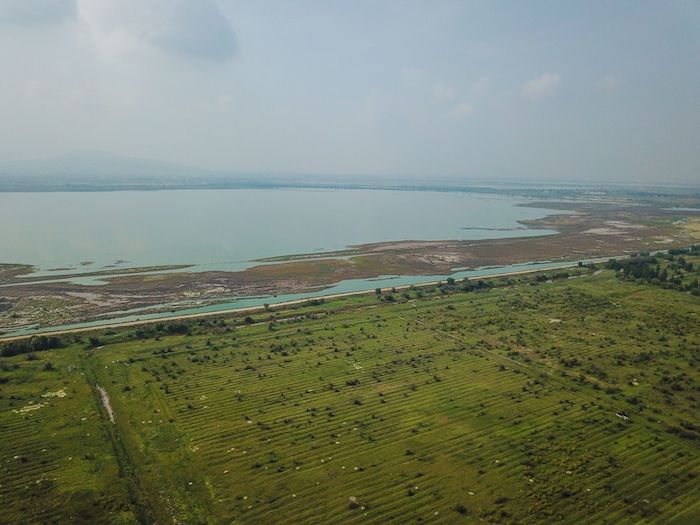 El lago artificial Nabor Carrillo fue parte del proyecto original del Plan Lago de Texcoco y tenía como finalidad la recuperación ambiental de la zona, sin embargo, el Grupo Aeroportuario de la Ciudad de México aseguró que no podía permitirse ningún cuerpo de agua permanente en los alrededores de lo que sería el nuevo aeropuerto, por lo que el Nabor Carrillo se convertiría en una laguna reguladora, es decir, estaría completamente seco por temporadas y sólo se inundaría en época de lluvias.