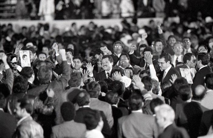 En la foto, el entonces candidato Luis Donaldo Colosio durante un recorrido de campaña por Hidalgo.