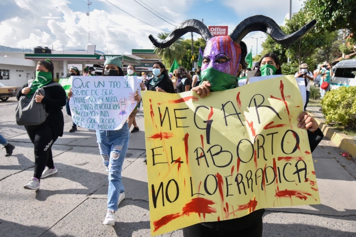 Mujeres se manifestaron por la despenalización del aborto en Guerrero.