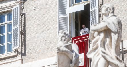 El Papa Francisco en la Plaza de San Pedro.