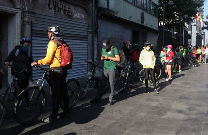 La Gente Fue Trasladada En Camiones De Trolebús Con Capacidad De Personas Con Bicicleta Desde La Avenida Juárez En El Centro Histórico