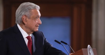 El Presidente Andrés Manuel López Obrador en conferencia desde Palacio Nacional.