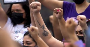 Mujeres De Diversas Colectivas Se Reunieron En Las Afueras Del Motel Nueva Castilla Ubicado Sobre La Carretera a Laredo Para Realizar Un Homenaje a Debanhi Escobar Joven Hallada Sin Vida En Una De Sus Cisternas