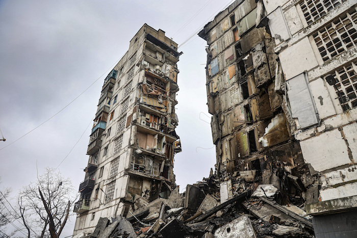 Un edificio dañado durante los combates en Mariúpol, Ucrania, el miércoles 13 de abril de 2022.