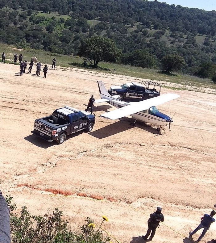 Hallazgo De Avioneta Con Cargamento De Kilogramos De Cocaína Aparentemente Pura En Un Paraje De La Sierra De Lobos En