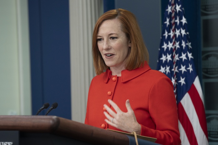 La portavoz de la Casa Blanca, Jen Psaki, habla con la prensa este 11 de abril de 2022, en Washington.