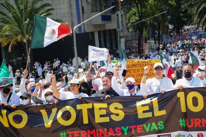 La llegada del contingente al Monumento a la Revolución.