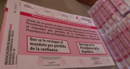 Llegada de papeletas para la consulta de Revocación de Mandato en Toluca, Estado de México.