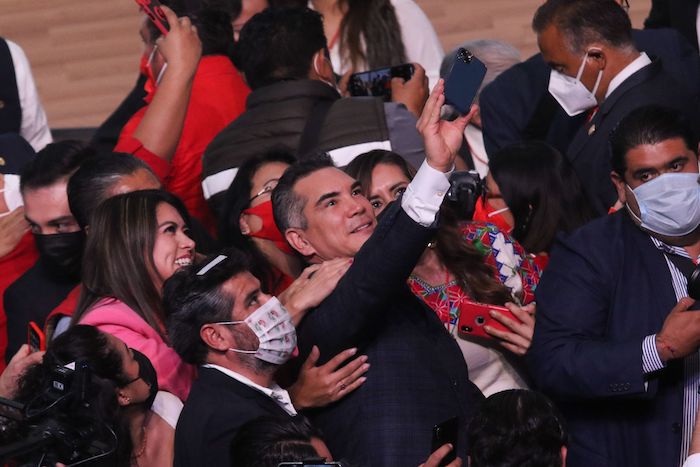 Alejandro Moreno Cárdenas, dirigente nacional del PRI, encabezó la sesión solemne por el 93 Aniversario del Partido Revolucionario Institucional (PRI), celebrado el auditorio Plutarco Elías Calles del CEN.