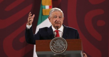 El Presidente Andrés Manuel López Obrador en su conferencia de prensa desde Palacio Nacional.