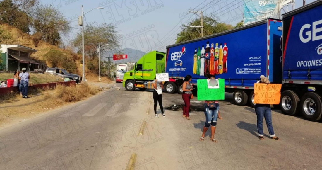 Bloqueo en Acapulco, Guerrero para exigir la localización de Yoseline, quien fue raptada el pasado viernes.