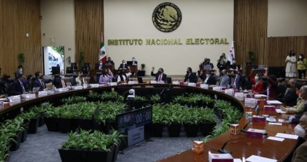 Inicio de sesión en el Instituto Nacional Electoral (INE).