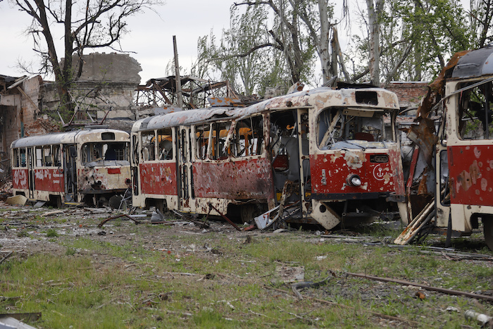 Vagones Destruidos En Un Depósito En Mariúpol Territorio Bajo El Gobierno De La República Popular De Donetsk El Sábado De Mayo De En El Este De Ucrania