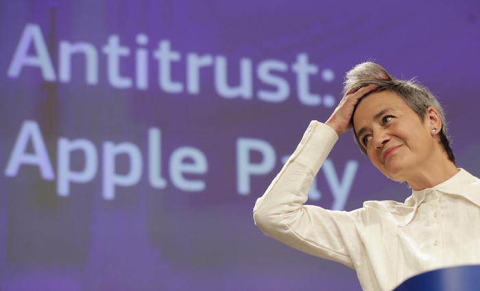 Según Explicó Vestager La Multinacional Estadounidense Argumentó En Sus Contactos Con La Comisión Europea Que No Puede Dar Acceso a La Tecnología Nfc En Sus Dispositivos a Sus Rivales Porque Aumentarían Los riesgos De Seguridad