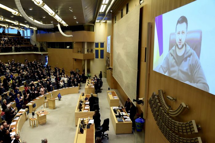 El Presidente Ucraniano Volodímir Zelenski Recibe Una Ovación Cerrada Al Hablar Ante El Parlamento De Suecia Vía Video En Estocolmo El De Marzo Del