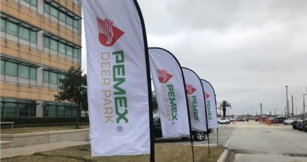 Octavio Romero Oropeza, director de Pemex, encabezó el cierre de la compra total de la refinería de Deer Park a la empresa Shell, misma que esta ubicada en Houston, Texas.