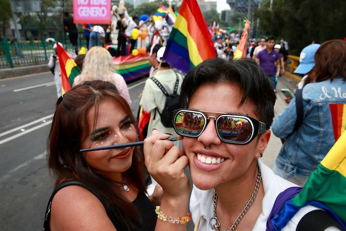 Participantes Desfilan En La Edición De La Marcha Del Orgullo Lgbtttiq+ Realizada En Avenida Paseo De La Reforma Ubicada En La Ciudad De México