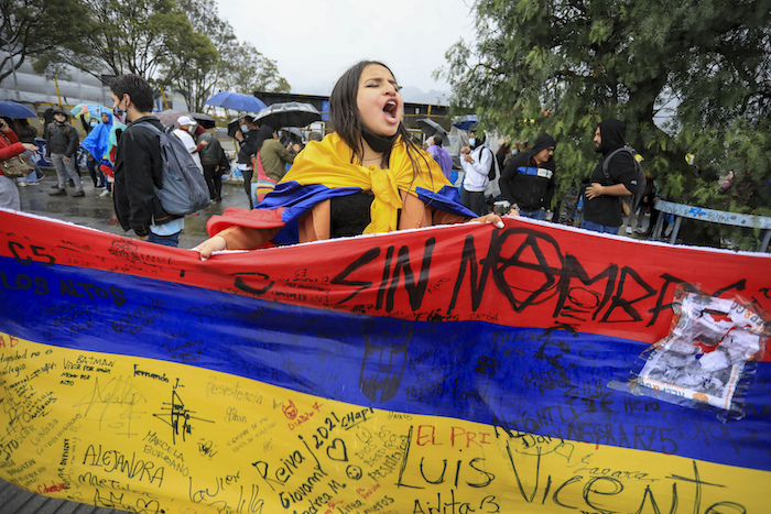 Partidarios Del Candidato Presidencial Gustavo Petro Con La Coalición Pacto Histórico Celebran Después De Que Su Candidato Ganara La Segunda Vuelta Presidencial En Bogotá Colombia El Domingo De Junio De