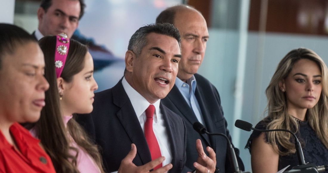 Alejandro Moreno Cárdenas, dirigente nacional del PRI, junto a Rubén Moreira, Diputado y coordinador del PRI, así como legisladores en conferencia de prensa.