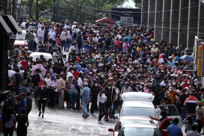 Gran asistencia para participar en las elecciones para elegir consejeros estatales de Morena en las urnas instaladas en el zócalo de Cuernavaca, Morelos.