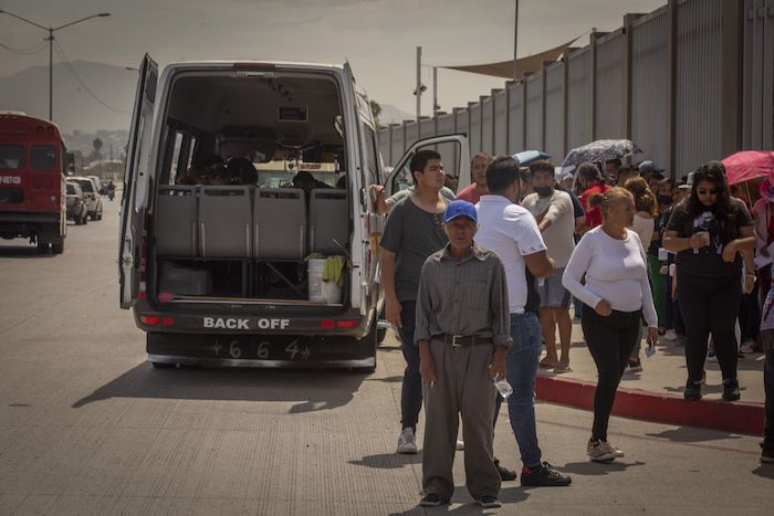 En el distrito 06, instalado en el Centro Educativo Tijuana (CET), ubicado en el bulevar del Mar, Paseo Santa Fe; también hubo empujones y gritos, pero la jornada electoral interna de Morena continuó hasta las 17:00 horas, sin mayores incidentes; de esa misma manera estuvo la sede ubicada en las instalaciones de la Universidad Xochicalco, en el Alamar.