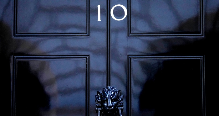 La puerta con el número 10 de Downing Street, la residencia oficial del Primer Ministro británico, en Londres, el viernes 8 de julio de 2022.