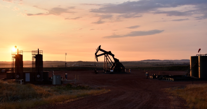 Un Pozo Petrolero Se Ve Al Amanecer Del De Agosto De En Watford City Dakota Del Norte