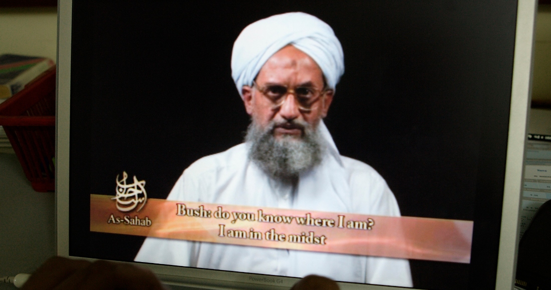 En esta toma de la pantalla de una computadora a partir de un DVD preparado por producciones Al Sahab, Ayman al Zawahri, líder de Al Qaeda, habla el 20 de junio de 2006, en Islamabad, Pakistán.