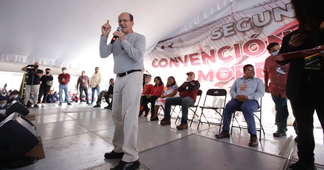 El sacerdote Alejandro Solalinde en la Segunda Convención Nacional Morenista.