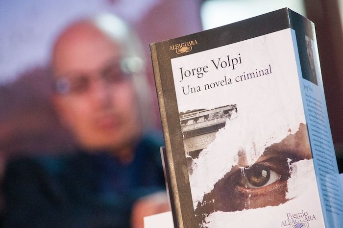 El Escritor Jorge Volpi Presentó El Libro Que Lo Hizo Acreedor Al Premio Alfaguara De Novela una Novela Criminal En El Patio Octavio Paz De La Biblioteca De México