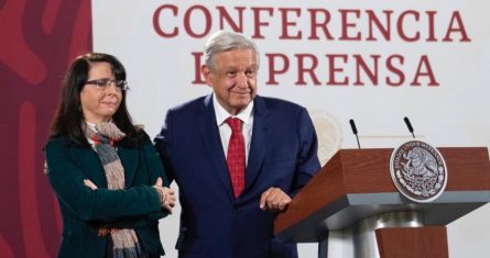 María Elena Álvarez-Buylla, directora del Consejo Nacional de Ciencia y Tecnología (Conacyt), y el Presidente Andrés Manuel López Obrador en Palacio Nacional.