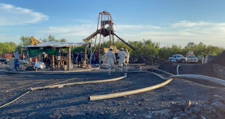 Las labores de rescate de al menos diez mineros atrapados en un pozo de carbón en la localidad de Agujita, en el municipio de Sabinas, Coahuila; continúan en el lugar.