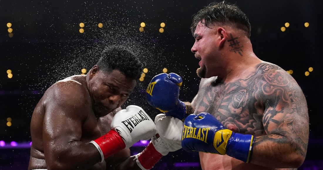 Andy Ruiz, Jr., a la derecha, pelea contra Luis Ortiz en una pelea eliminatoria del WBC de pesos pesados, el domingo 4 de septiembre de 2022 en Los Ángeles.