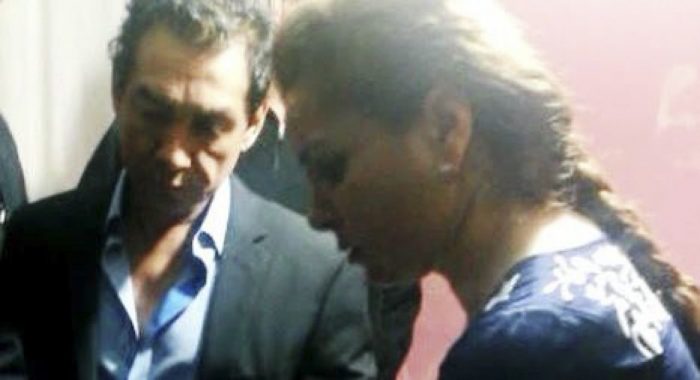 José Luis Abarca y su esposa María de los Ángeles Pineda fueron detenidos en una casa de la delegación Iztapalapa después de más de un mes de estar prófugos al ser señalados como los principales responsables de la desaparición de los 43 normalistas de Ayotzinapa.