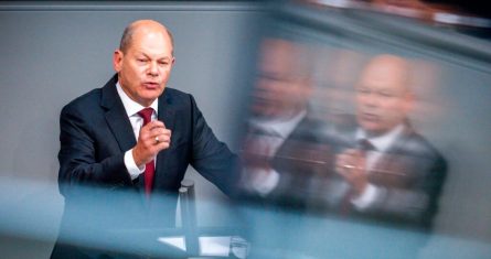 En Canciller alemán Olaf Scholz en una sesión del Parlamento en Berlín el 7 de septiembre del 2022.